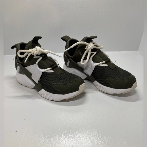 Air Huarache City Low 'Cargo Khaki' women’s size 6 - Picture 2 of 7